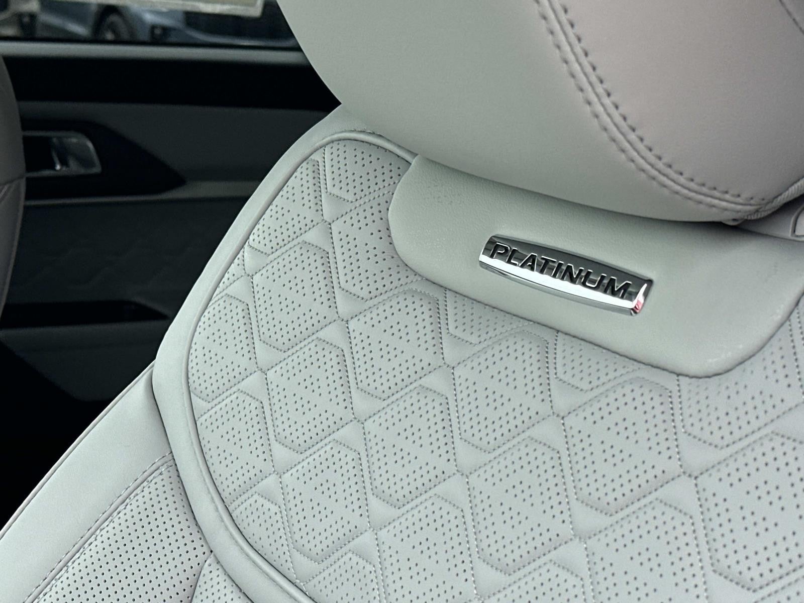 2026 Ford Explorer PLATINUM 4WD