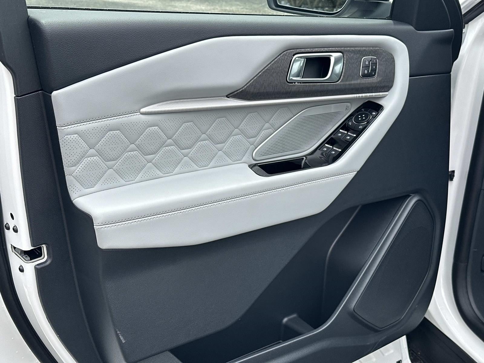 2026 Ford Explorer PLATINUM 4WD