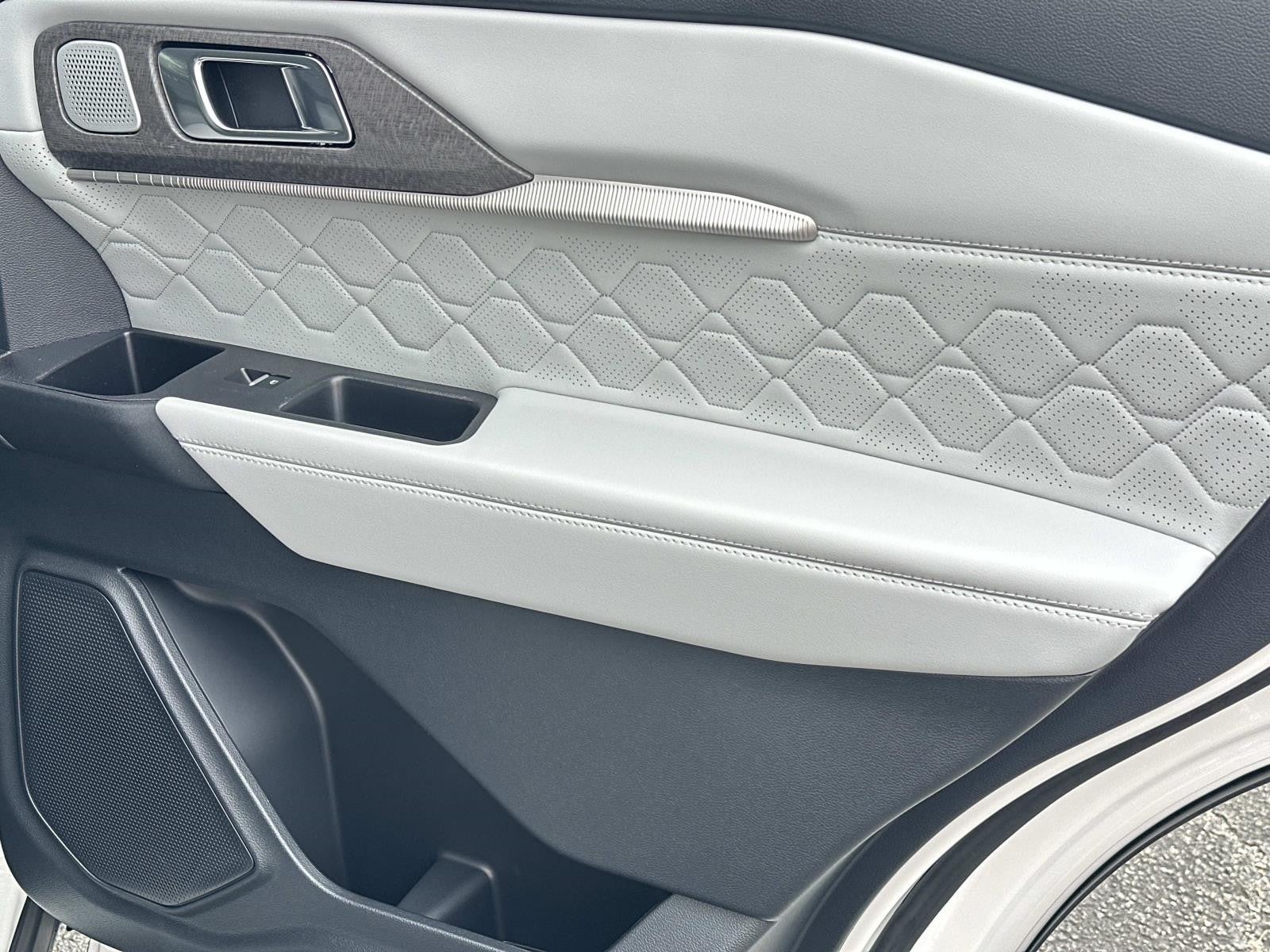 2026 Ford Explorer PLATINUM 4WD