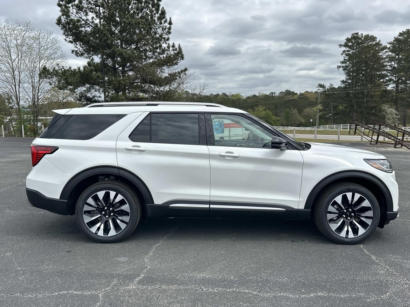 2026 Ford Explorer PLATINUM 4WD
