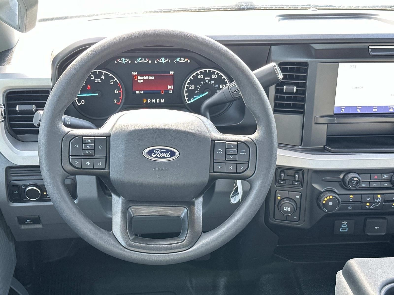 2025 Ford Super Duty F-250 SRW XL 4WD CREW CAB 8' BOX