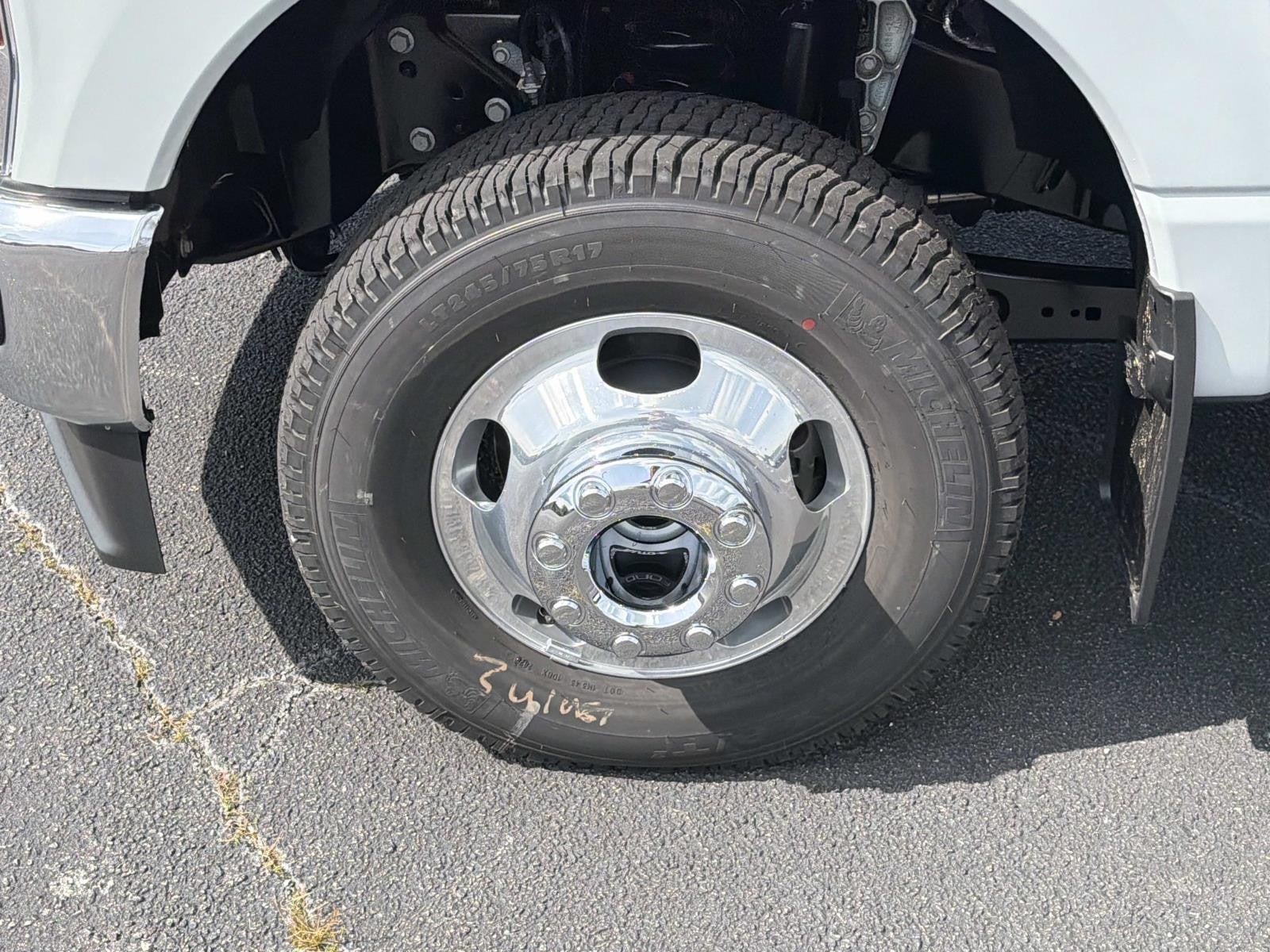 2026 Ford Super Duty F-350 DRW LARIAT 4WD CREW CAB 8' BO