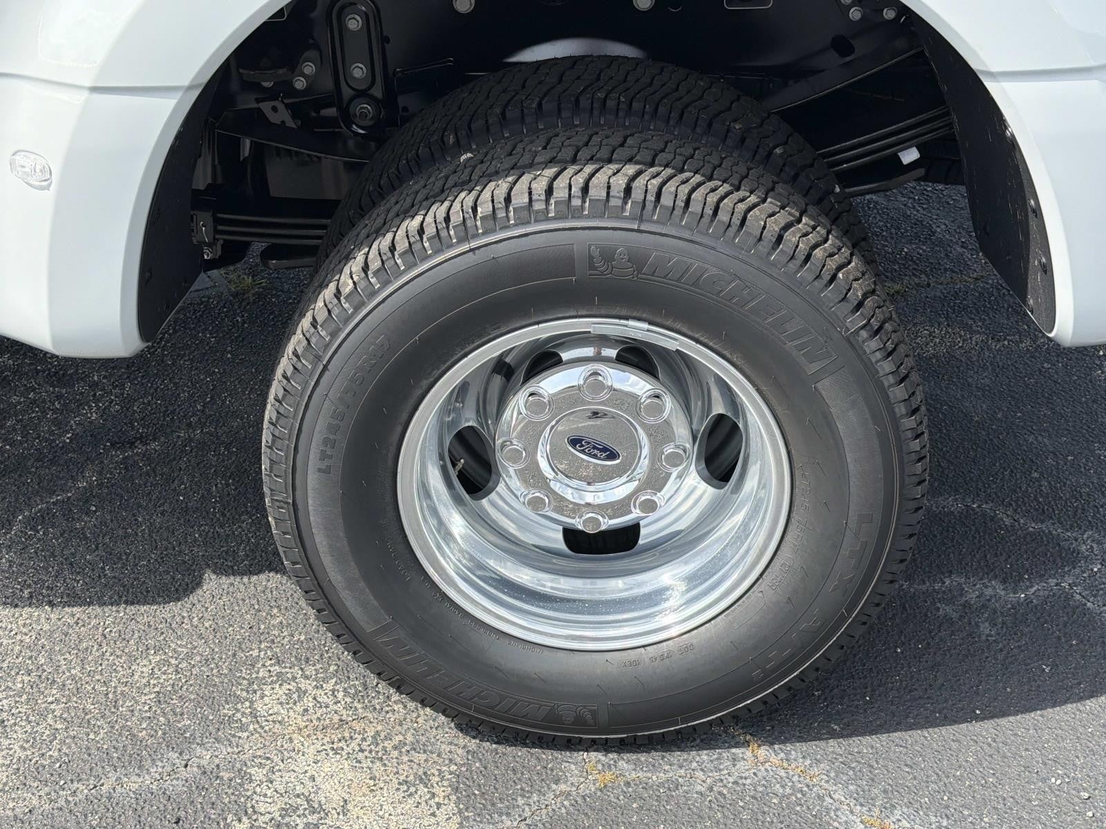 2026 Ford Super Duty F-350 DRW LARIAT 4WD CREW CAB 8' BO