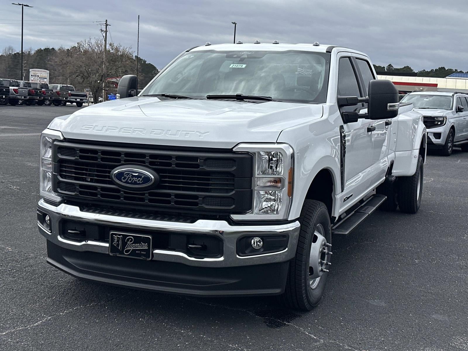 2026 Ford Super Duty F-350 DRW XL 4WD CREW CAB 8' BOX