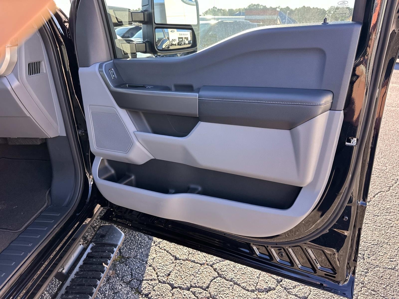 2026 Ford Super Duty F-350 DRW XL 4WD CREW CAB 8' BOX