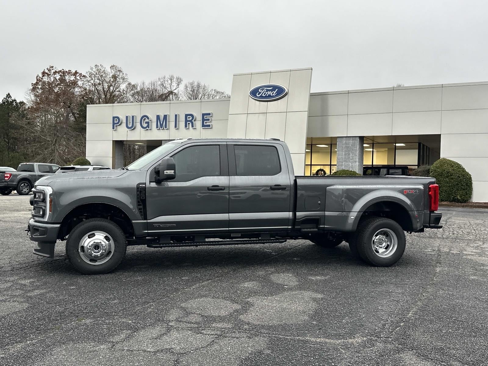 2026 Ford Super Duty F-350 DRW XL 4WD CREW CAB 8' BOX