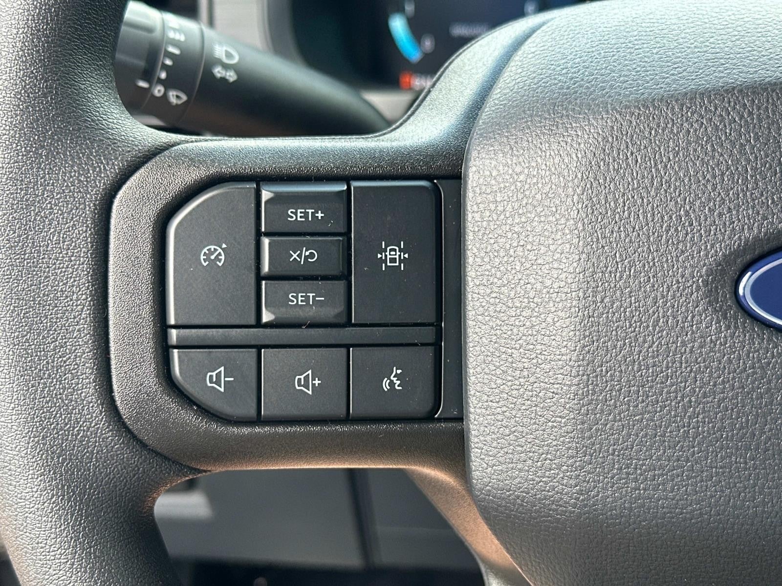 2025 Ford F-150 STX 4WD SUPERCREW 5.5' BO