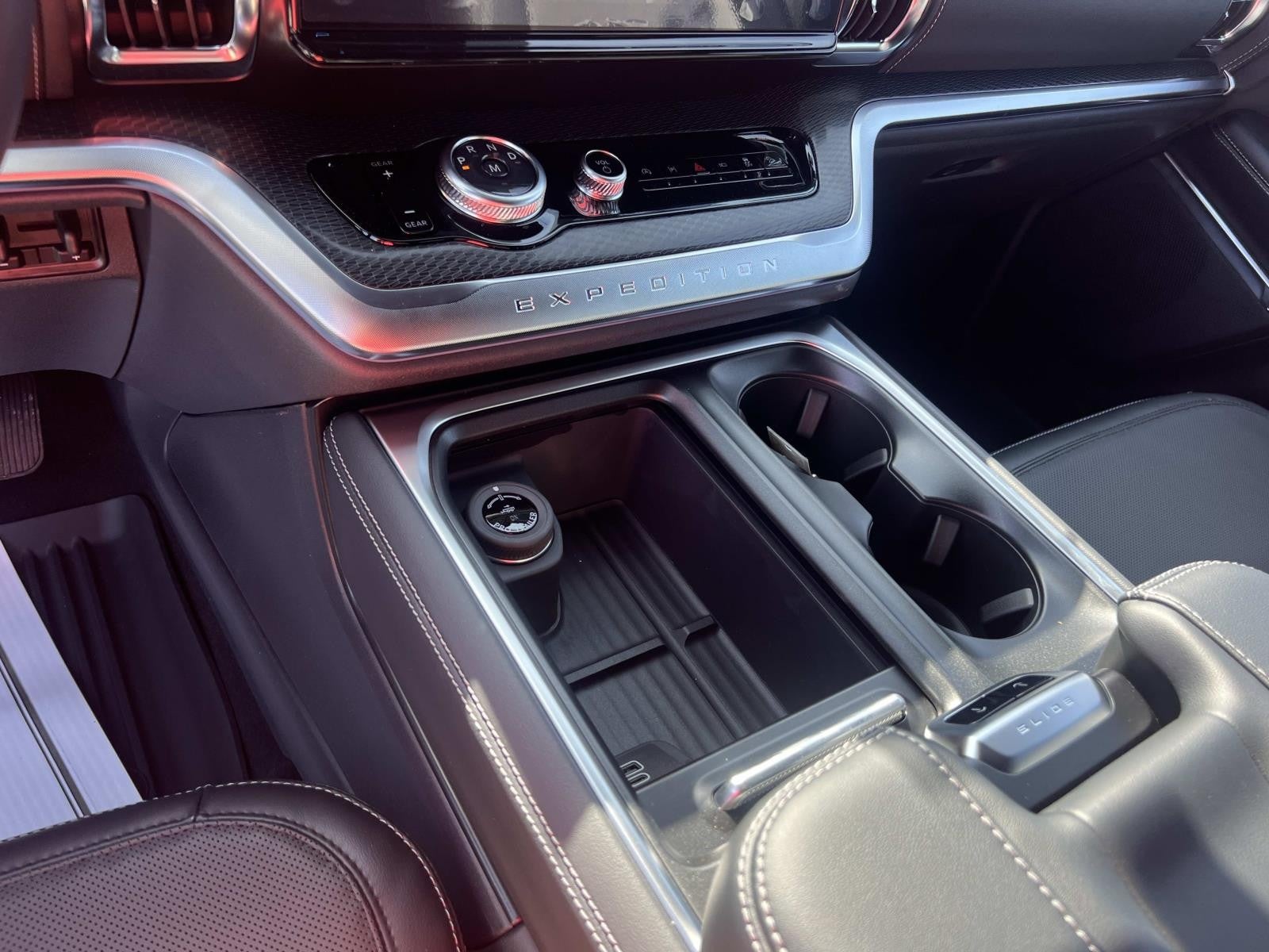 2026 Ford Expedition Max PLATINUM 4X4