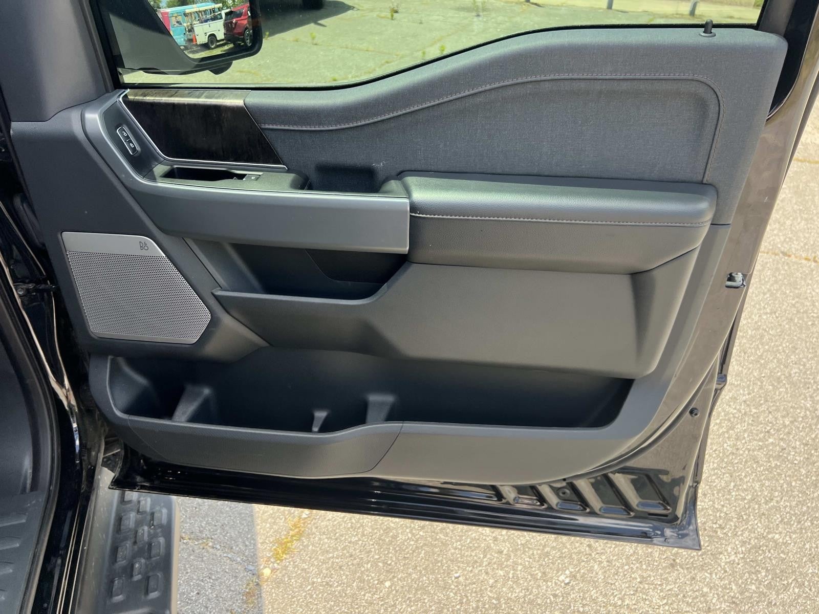2023 Ford F-150 Lightning LARIAT