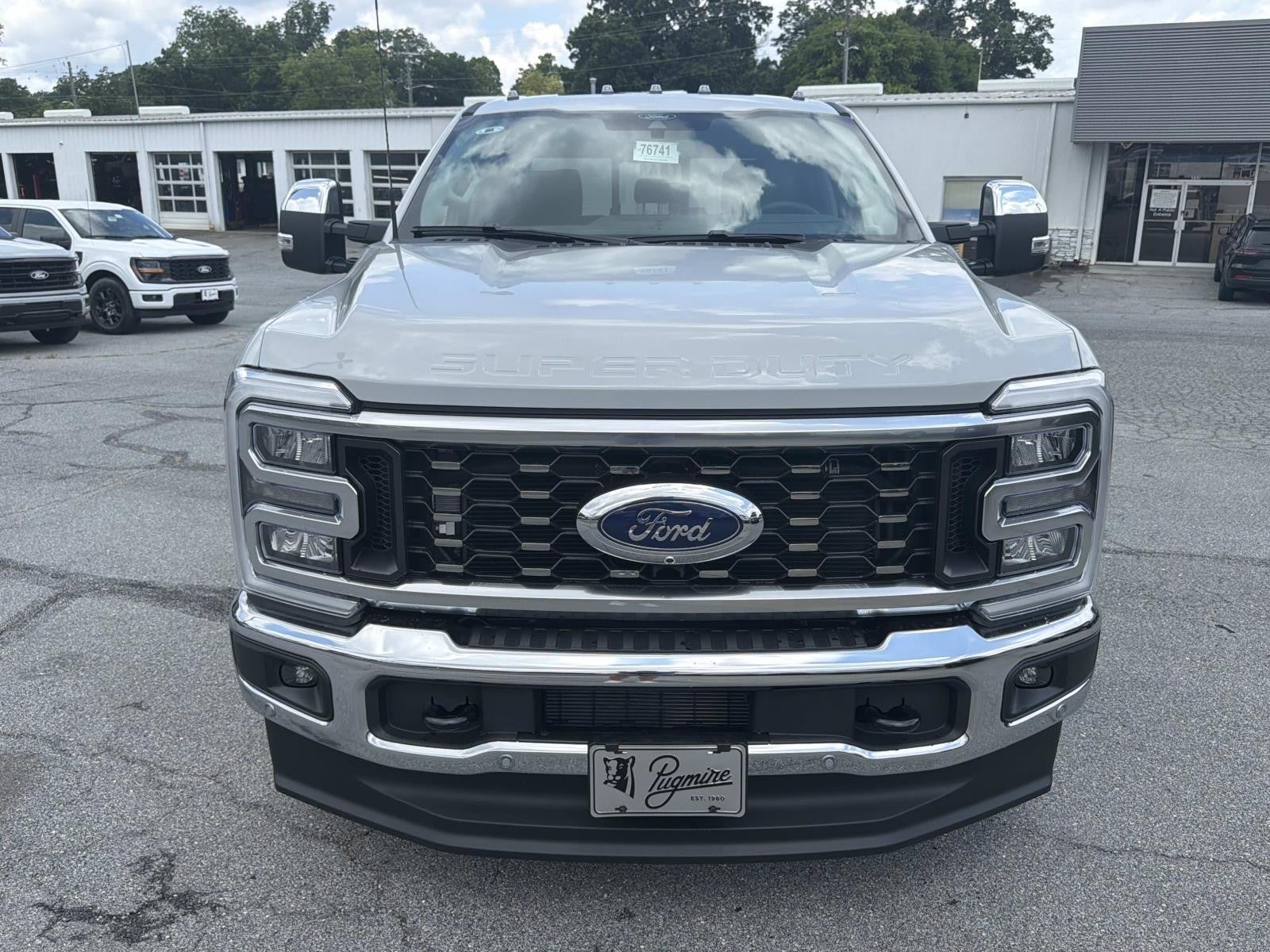 2026 Ford Super Duty F-350 DRW LARIAT 4WD CREW CAB 8' BO
