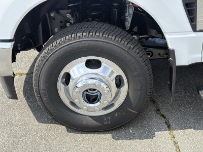 2026 Ford Super Duty F-350 DRW LARIAT 4WD CREW CAB 8' BO