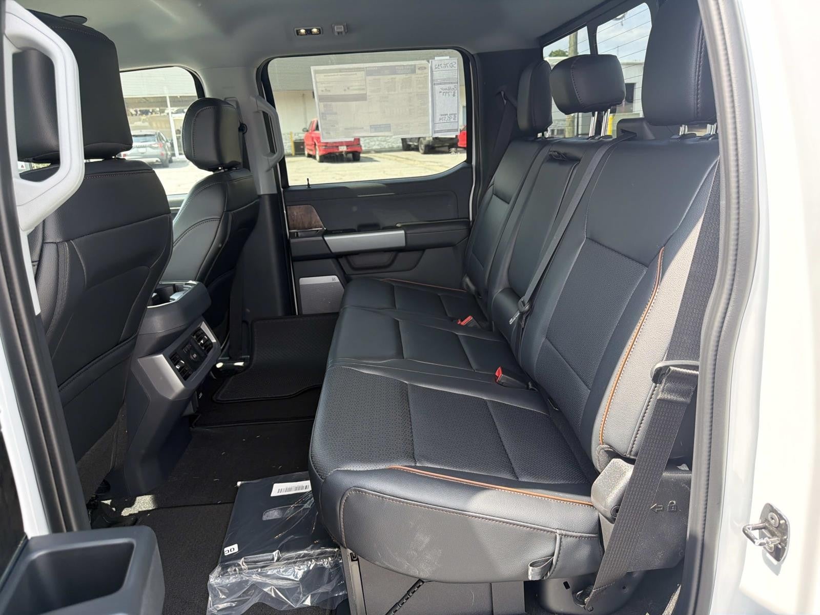 2026 Ford Super Duty F-350 DRW LARIAT 4WD CREW CAB 8' BO