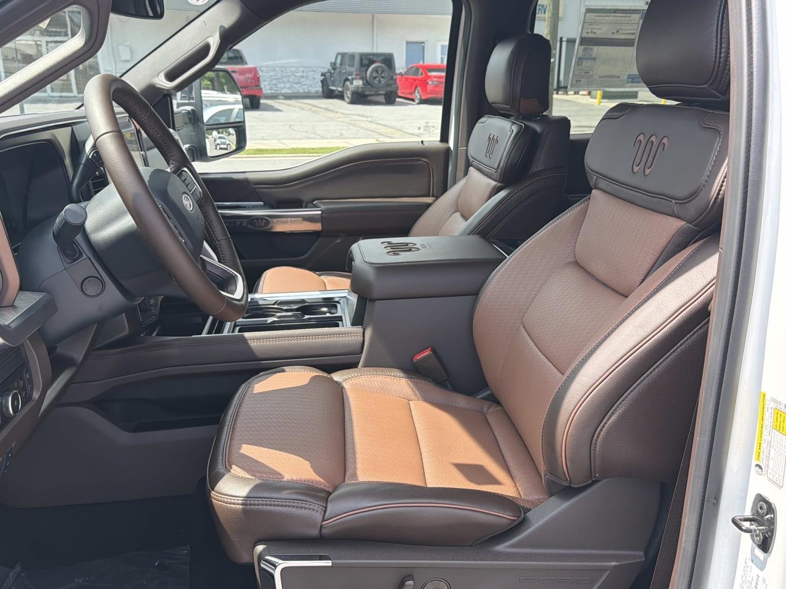 2026 Ford Super Duty F-350 DRW KING R 4WD CREW CAB 8' BO