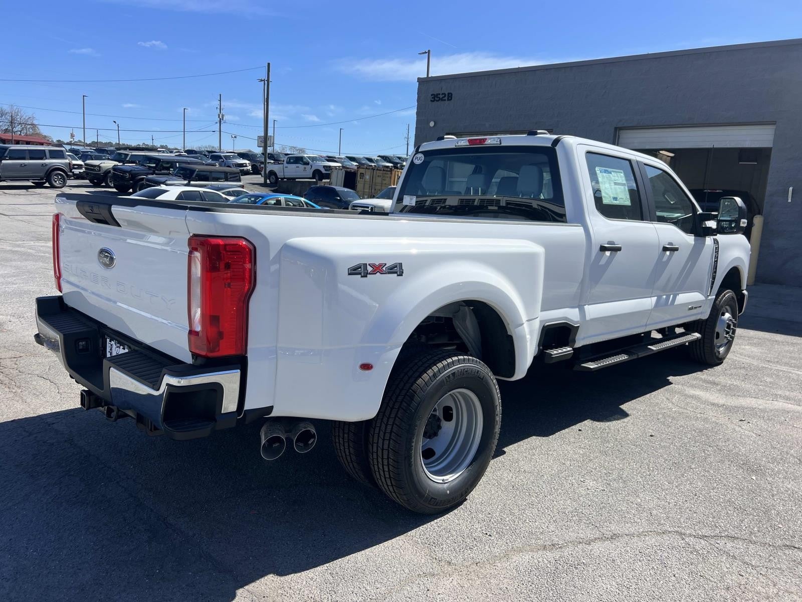 2026 Ford Super Duty F-350 DRW XL 4WD CREW CAB 8' BOX