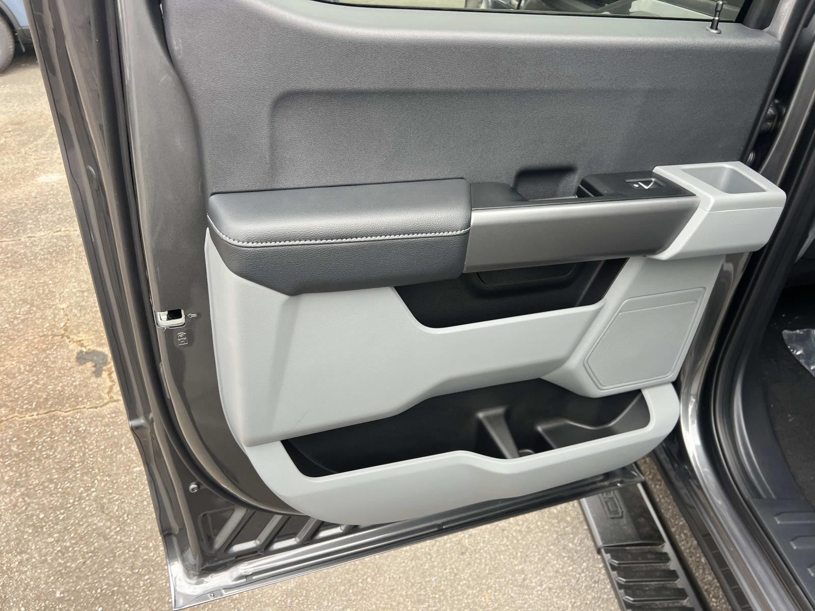 2026 Ford Super Duty F-350 DRW XL 4WD CREW CAB 8' BOX