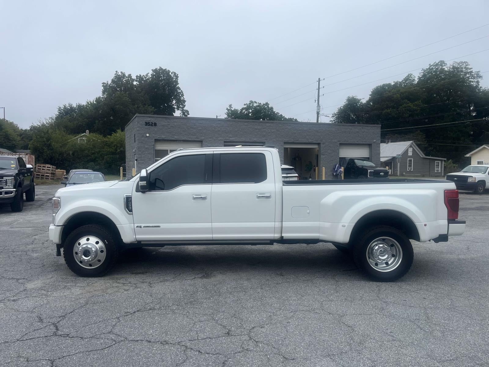 2022 Ford Super Duty F-450 DRW DRW 4X4 CREW CAB