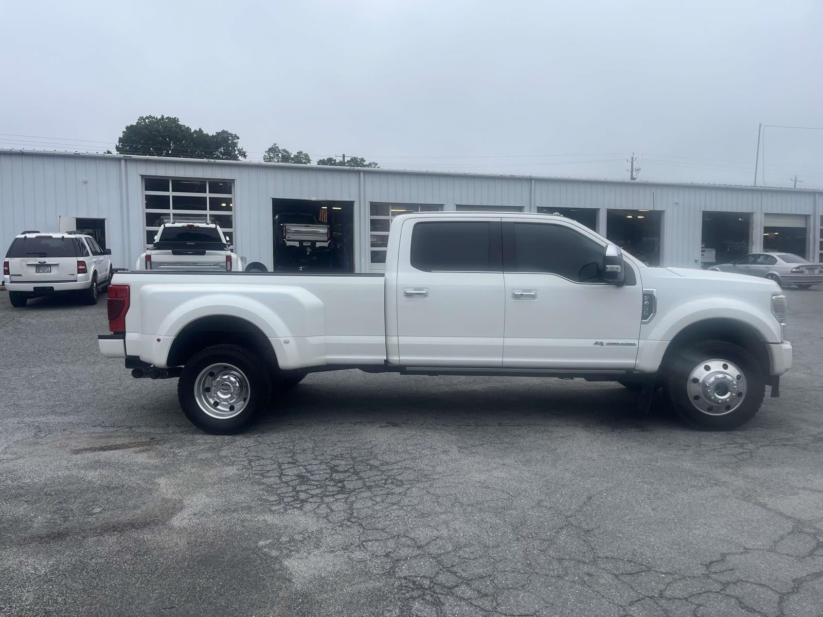 2022 Ford Super Duty F-450 DRW DRW 4X4 CREW CAB