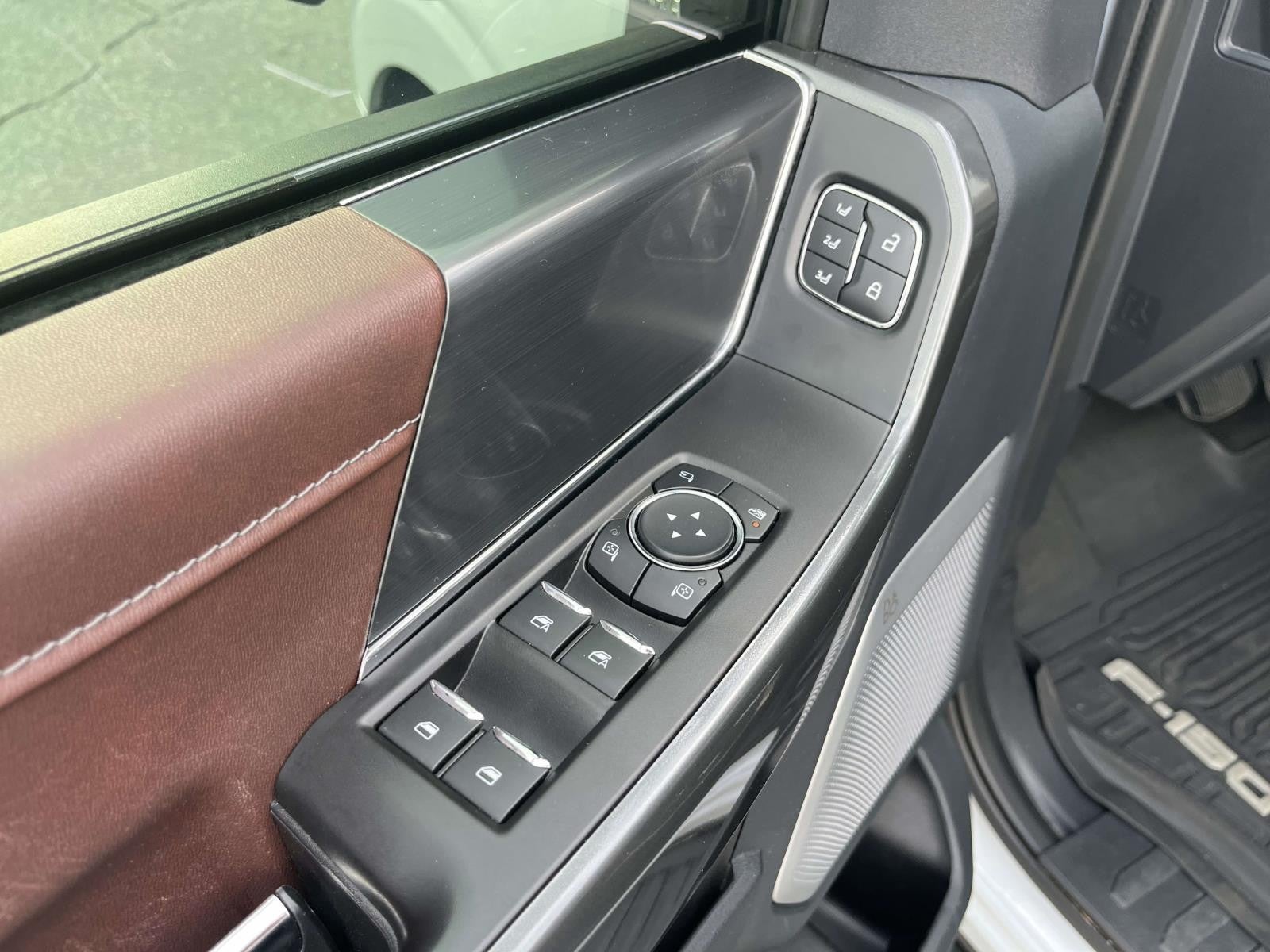 2022 Ford F-150 LARIAT 4WD SUPERCREW 5.5'