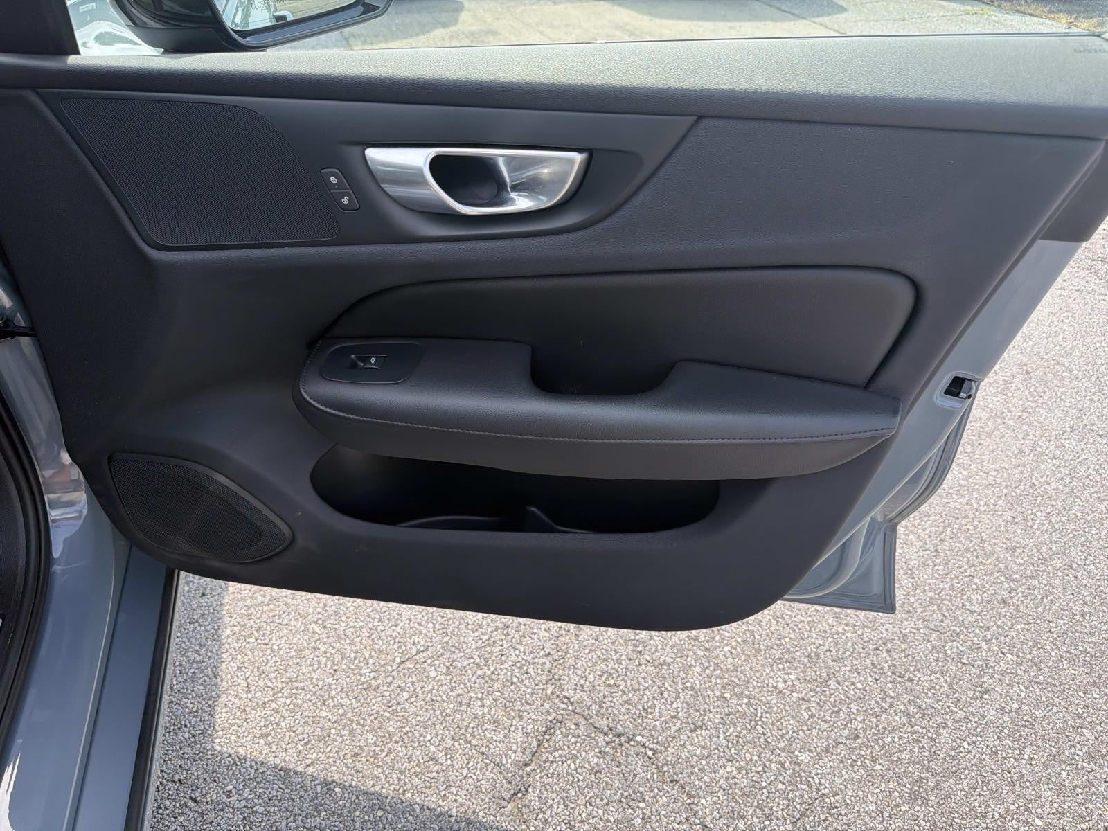 2024 Volvo S60 Plus Dark Theme