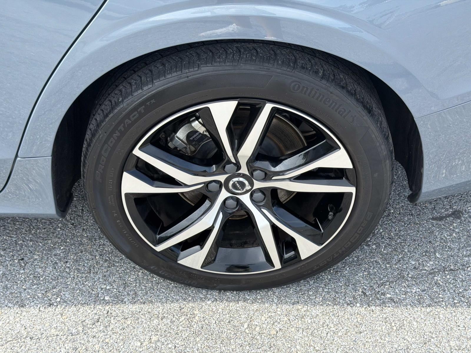 2024 Volvo S60 Plus Dark Theme
