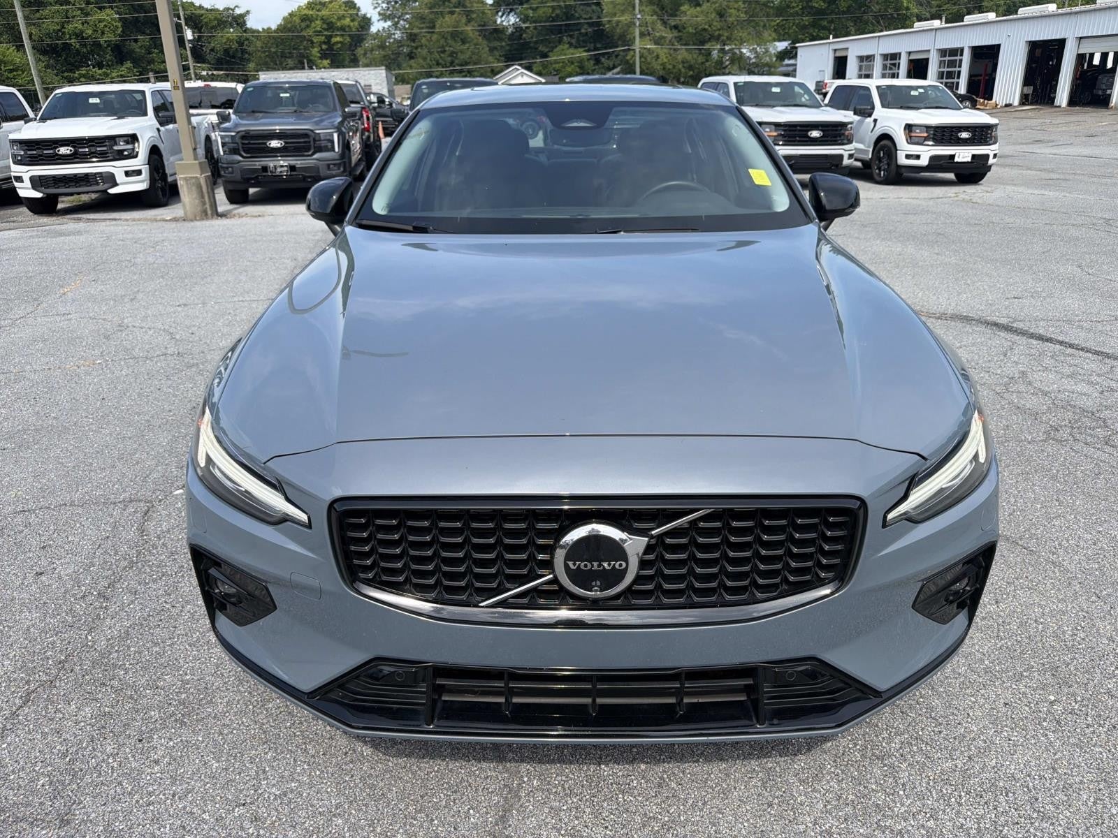 2024 Volvo S60 Plus Dark Theme