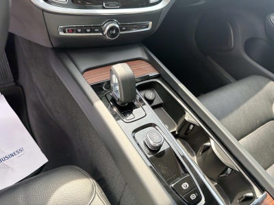 2024 Volvo S60 Plus Dark Theme