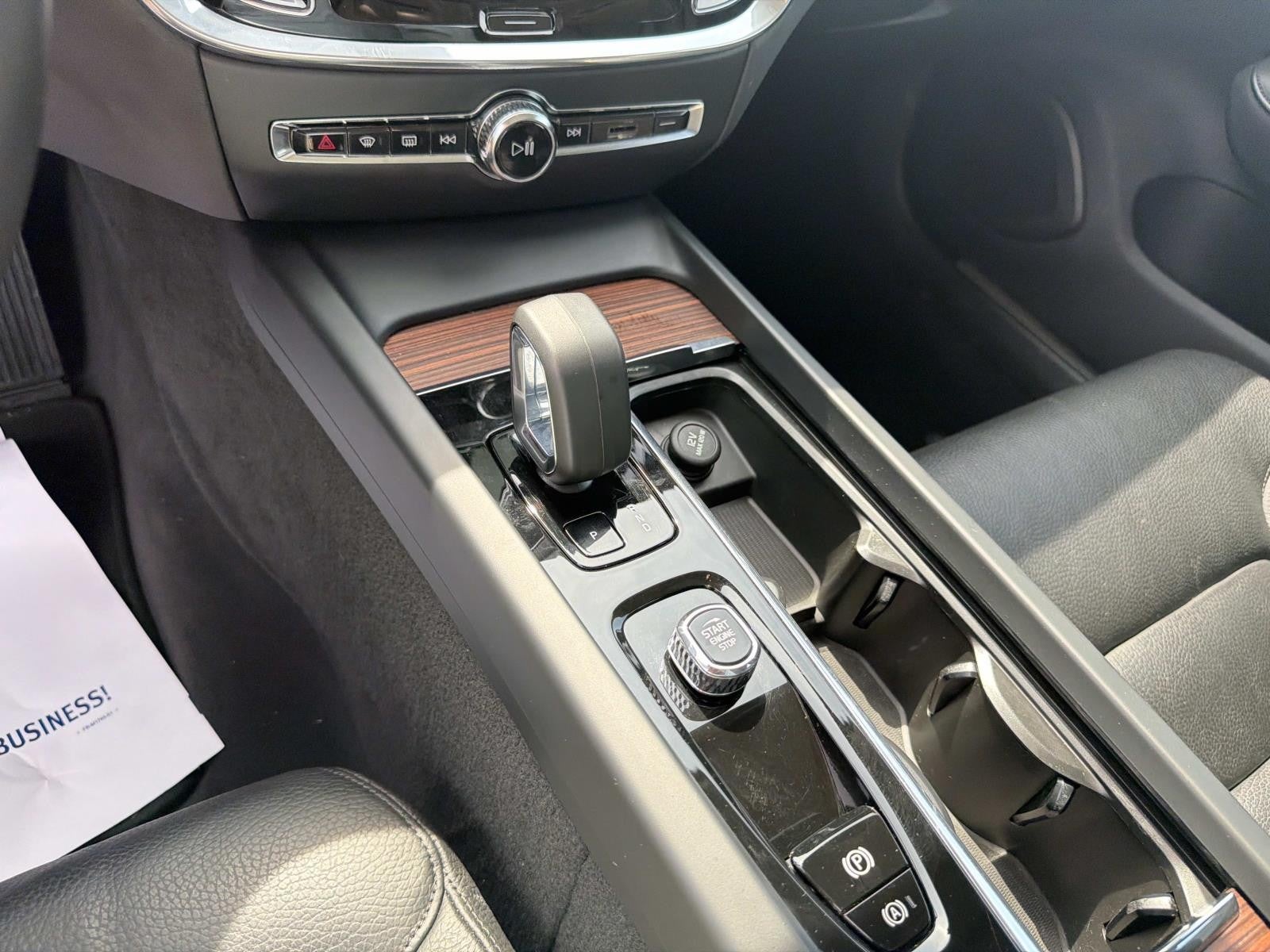 2024 Volvo S60 Plus Dark Theme