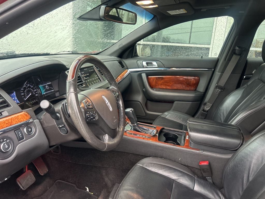 2016 Lincoln MKS Base