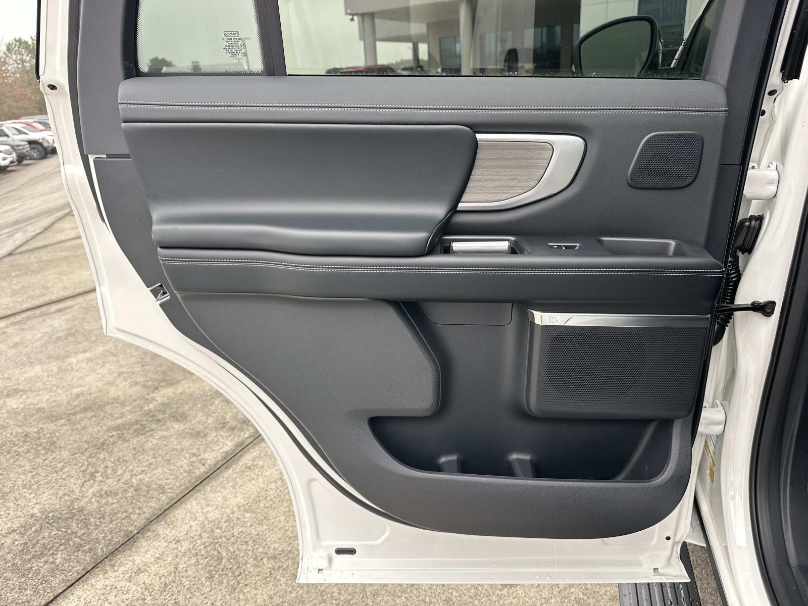 2025 Ford Expedition PLATINUM 4X4