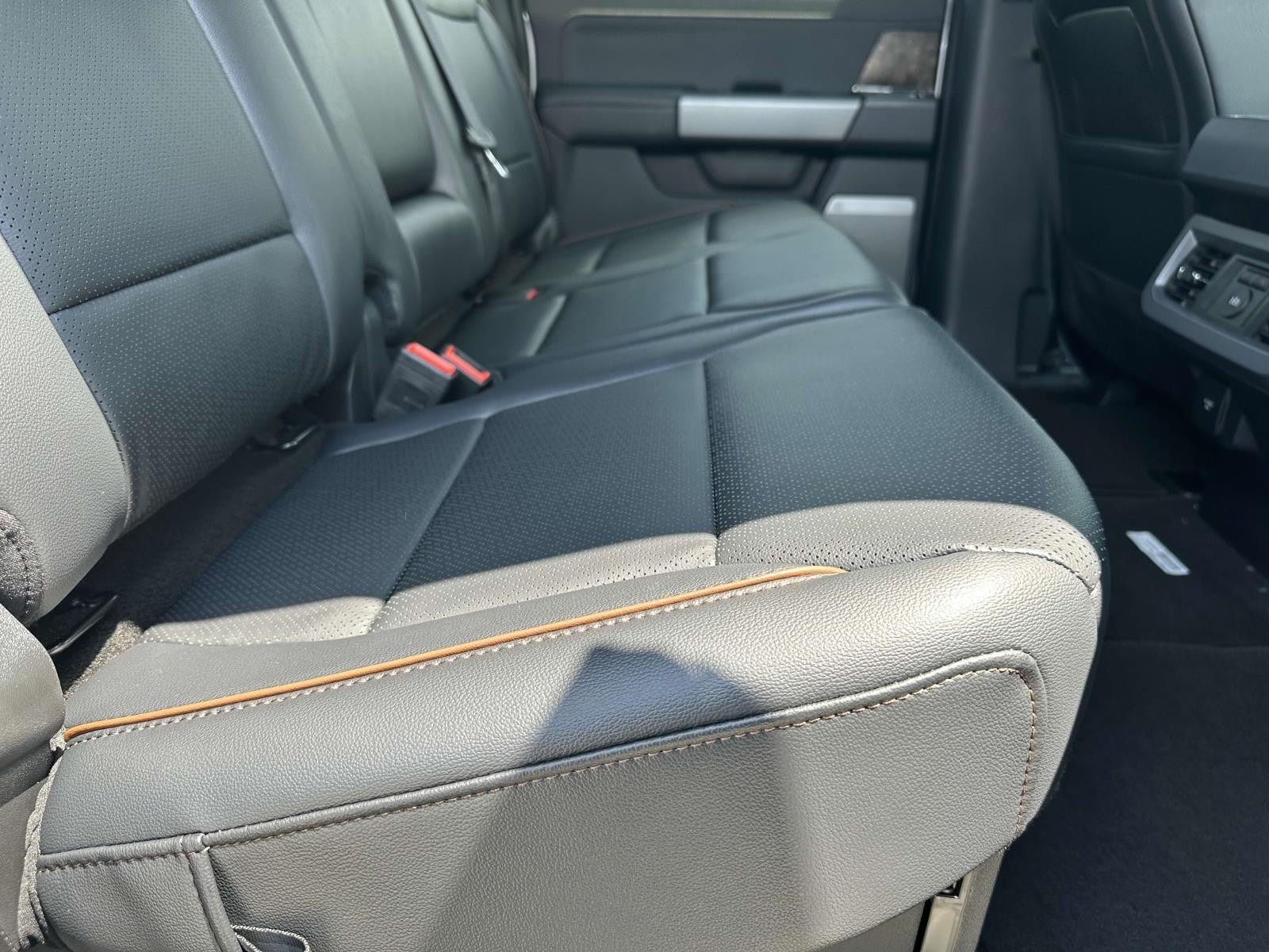 2025 Ford Super Duty F-250 SRW LARIAT 4WD CREW CAB 6.75'