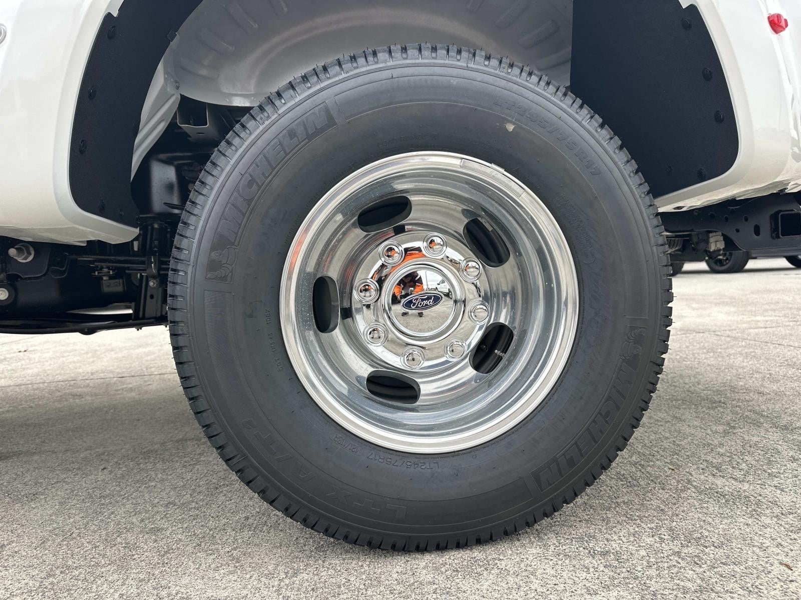 2026 Ford Super Duty F-350 DRW PLATINUM 4WD CREW CAB 8'