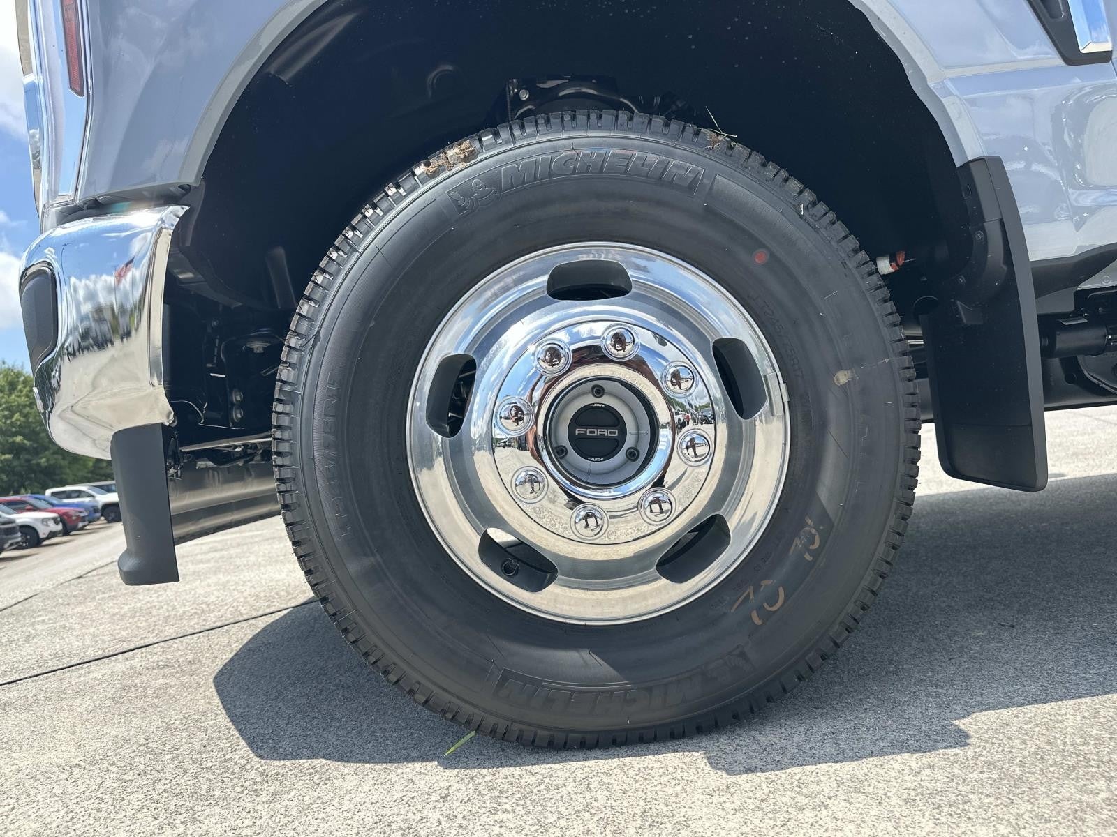 2026 Ford Super Duty F-350 DRW LARIAT 4WD CREW CAB 8' BO