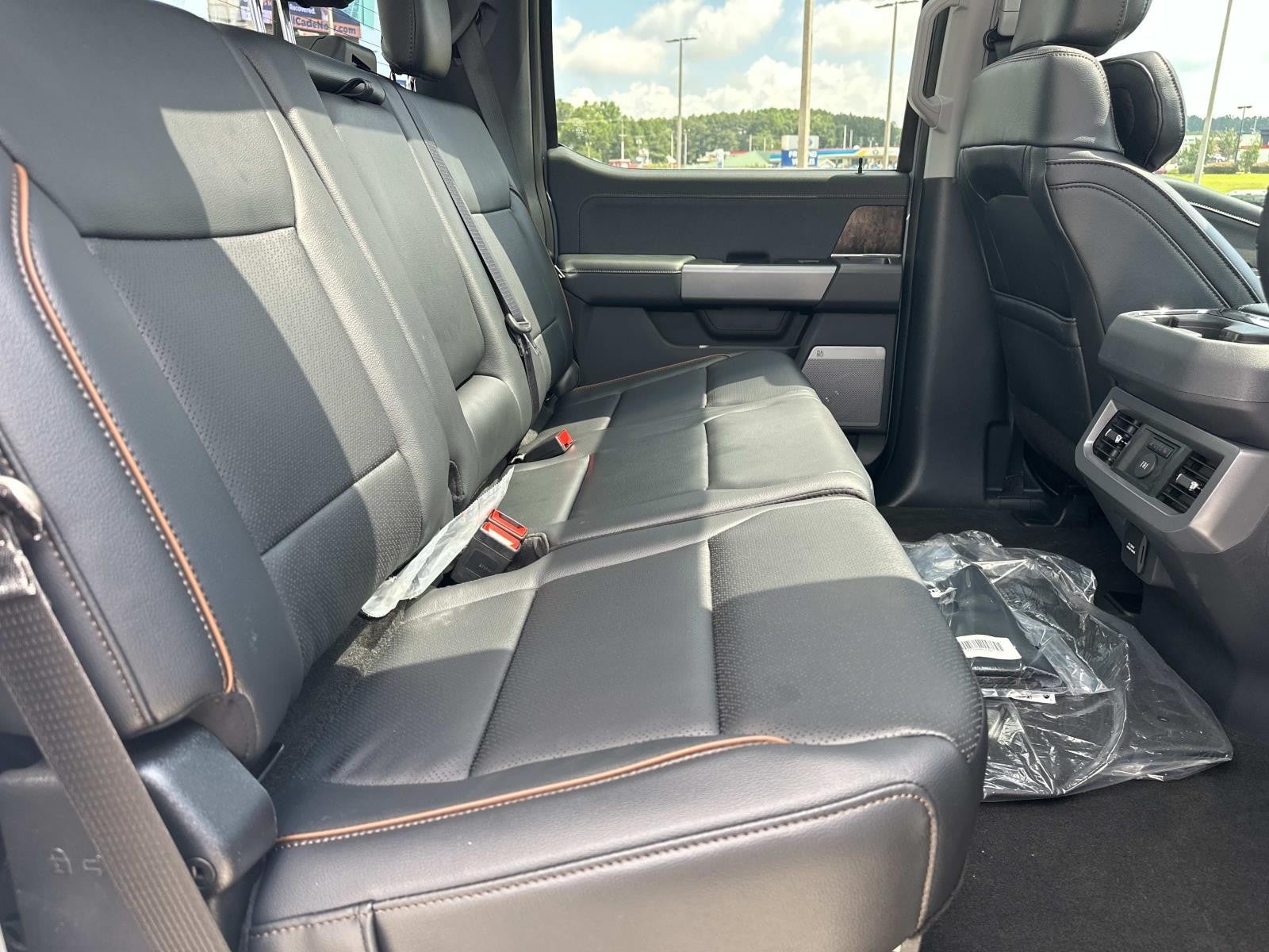 2026 Ford Super Duty F-350 DRW LARIAT 4WD CREW CAB 8' BO