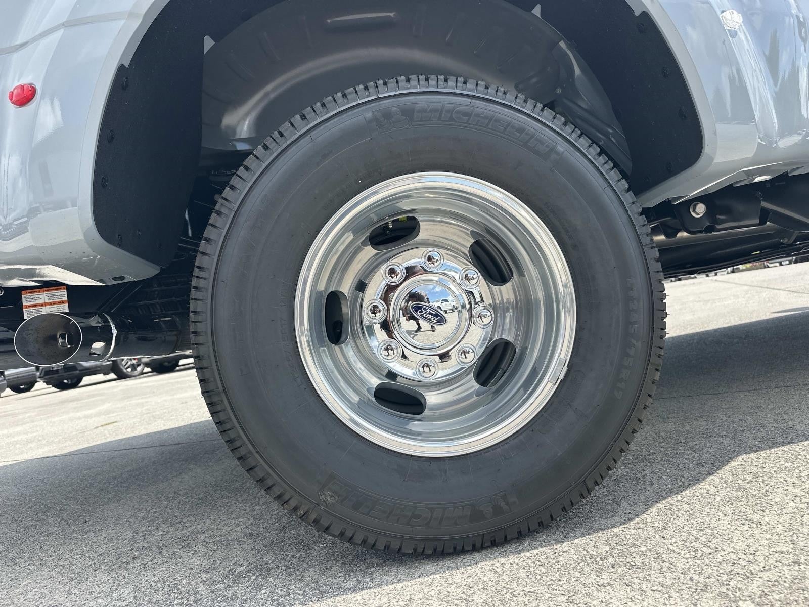 2026 Ford Super Duty F-350 DRW LARIAT 4WD CREW CAB 8' BO
