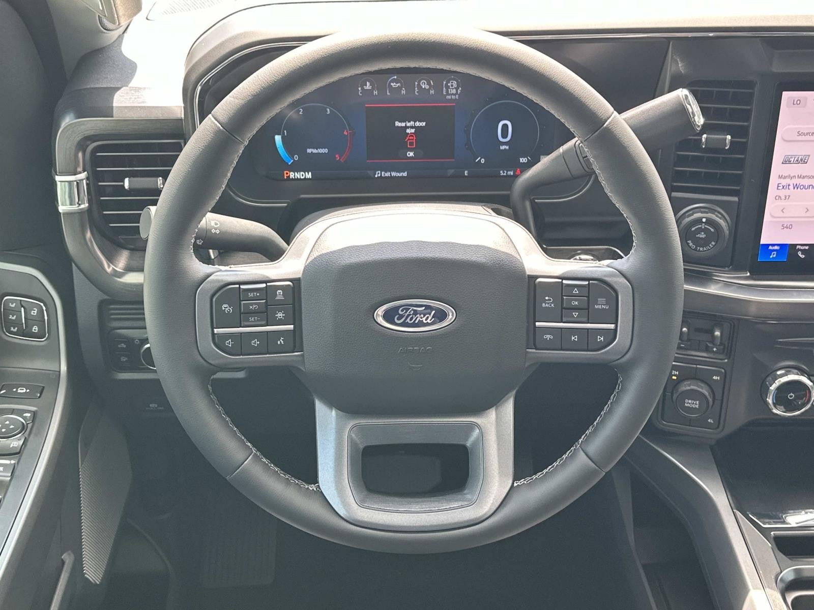 2026 Ford Super Duty F-350 DRW LARIAT 4WD CREW CAB 8' BO