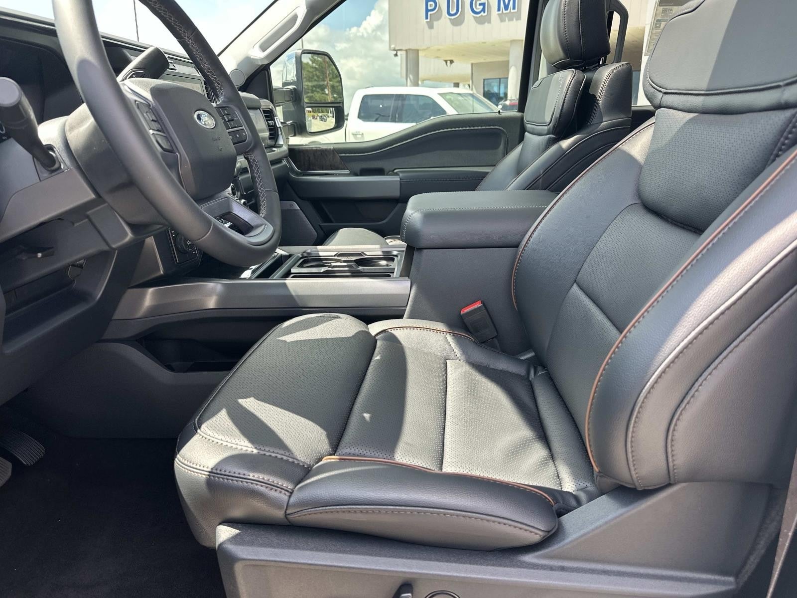 2026 Ford Super Duty F-350 DRW LARIAT 4WD CREW CAB 8' BO