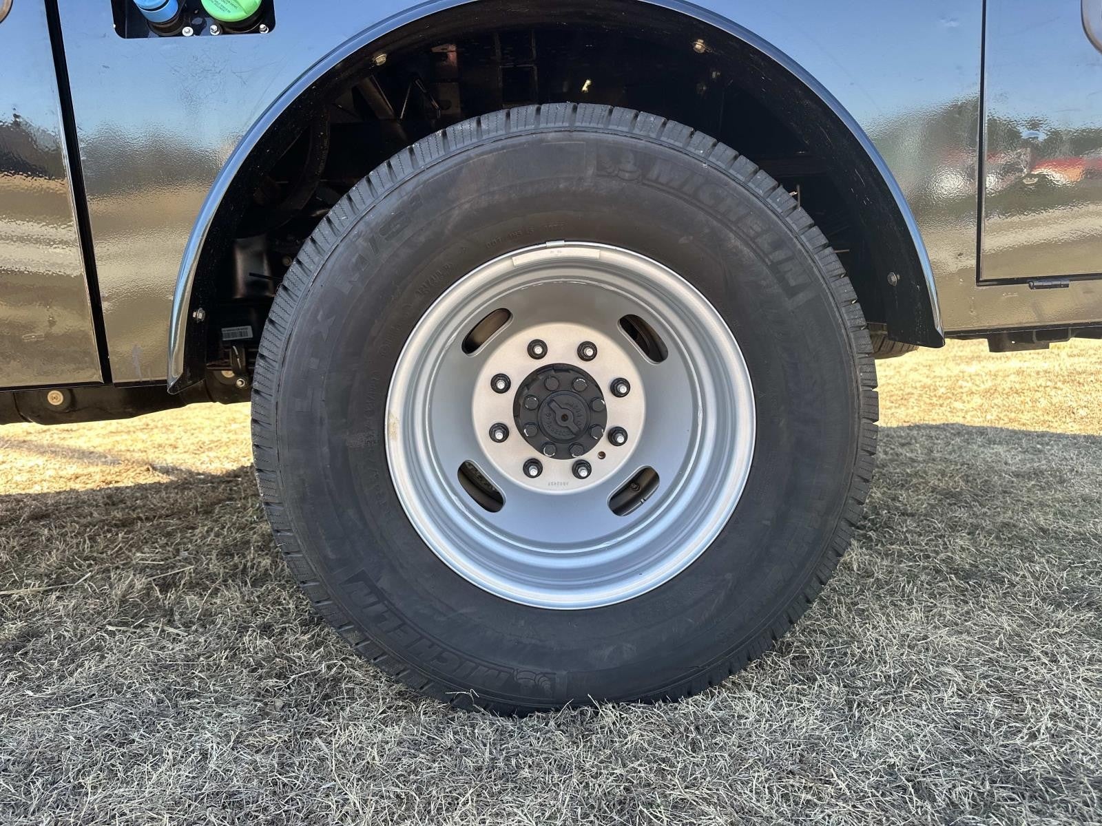 2025 Ford Super Duty F-350 DRW XLT 4WD CREW CAB 8' BOX