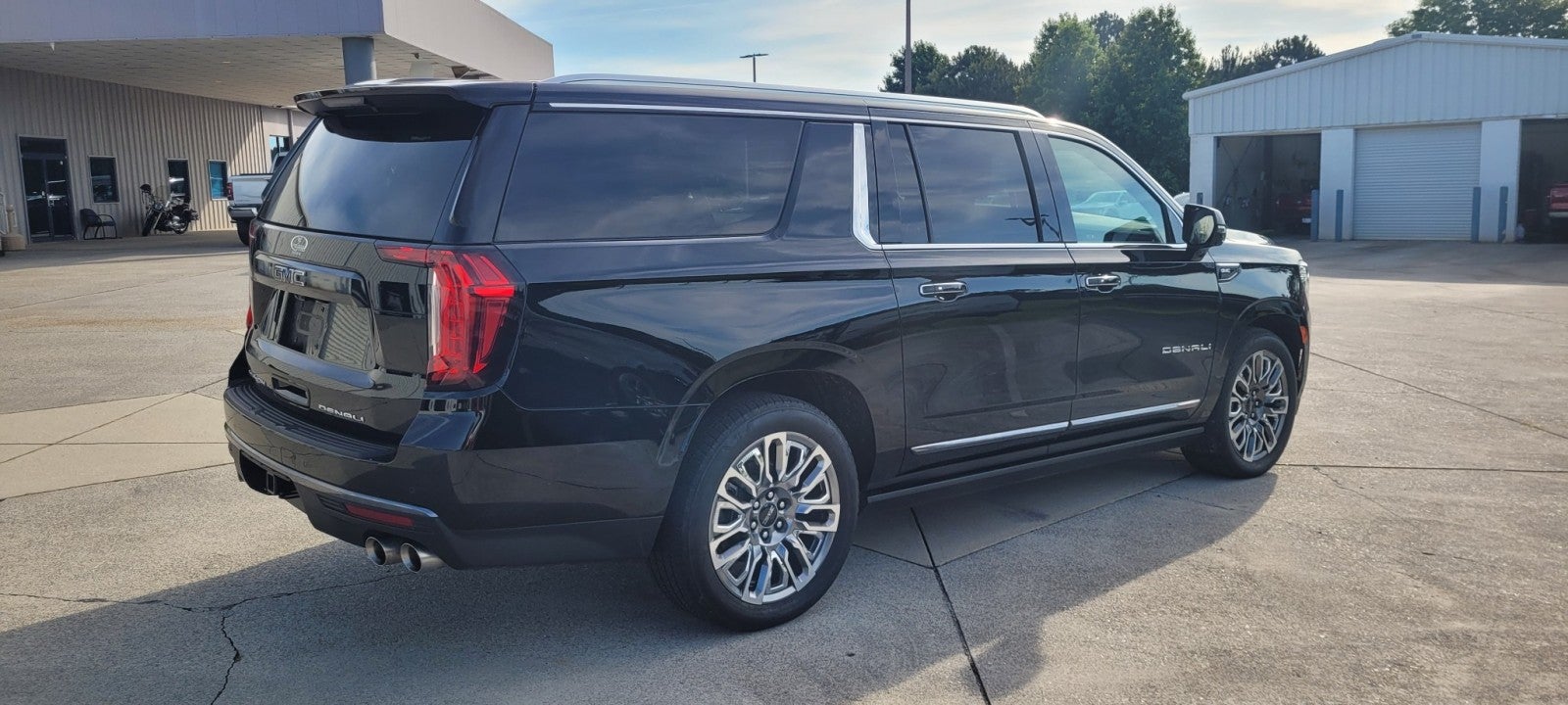 2023 GMC Yukon XL 4WD 4DR DENALI ULTIMATE